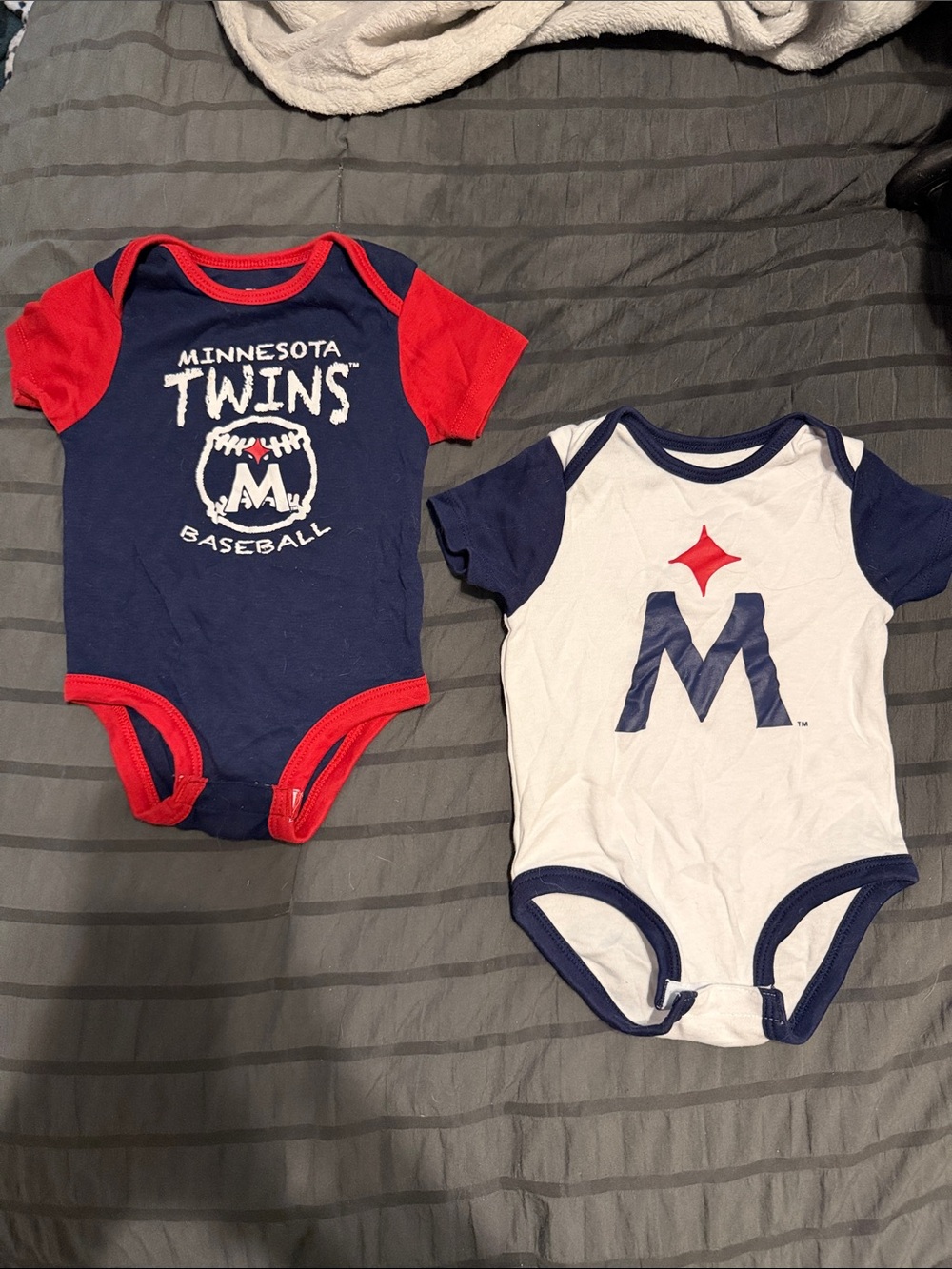 Genuine Merchandise Navy and Red Minnesota Twins Baby One-Piece Bodysuit Duo